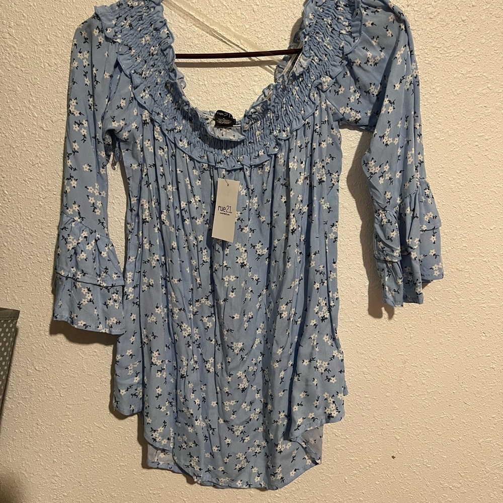 Fue 21 blue top in a size small